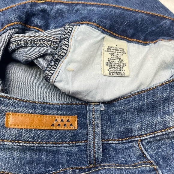 Dollhouse Mid-rise Medium Wash Skinny Capri  Distressed Jeans Denim Sz‎ 1 - Picture 6 of 9